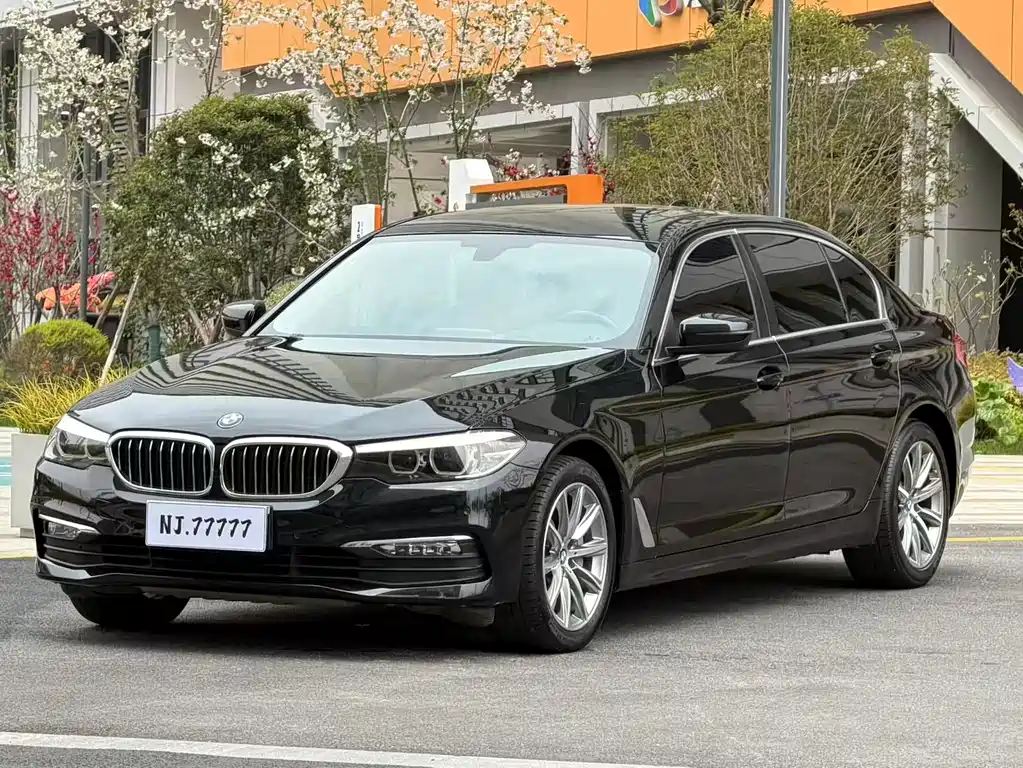 BMW 5 Series 2017 — фото 1