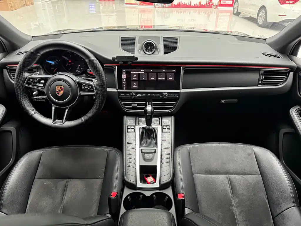 Porsche Macan 2019 — фото 13
