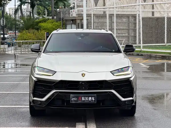 Lamborghini Urus 2021