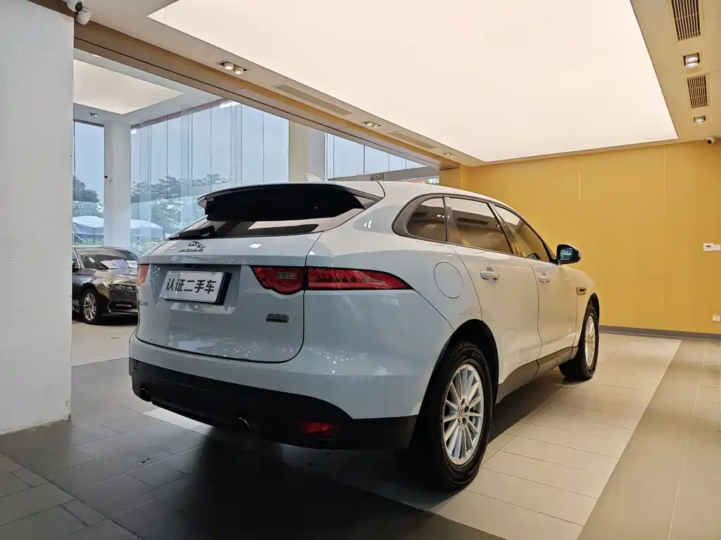 Jaguar F-PACE 2018 — фото 31