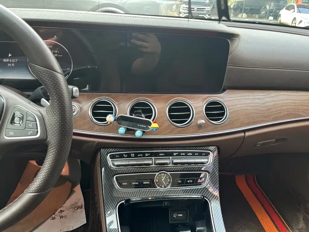 Mercedes-Benz E-Class 2017 — фото 10