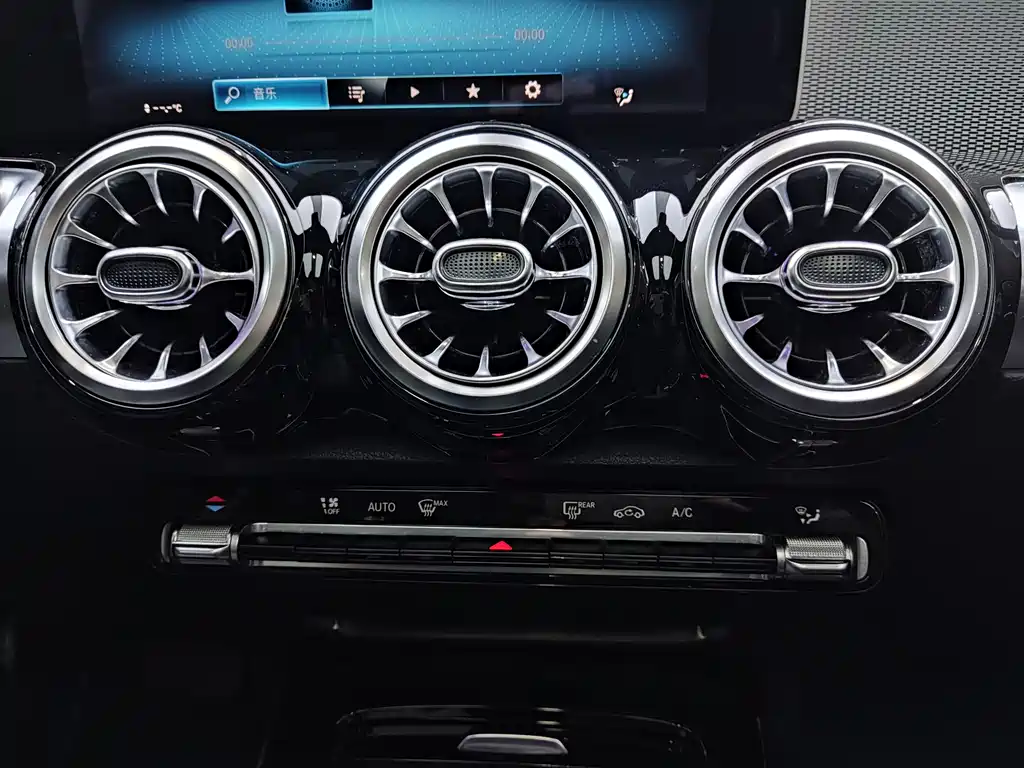 Mercedes-Benz GLB 2020 — фото 16