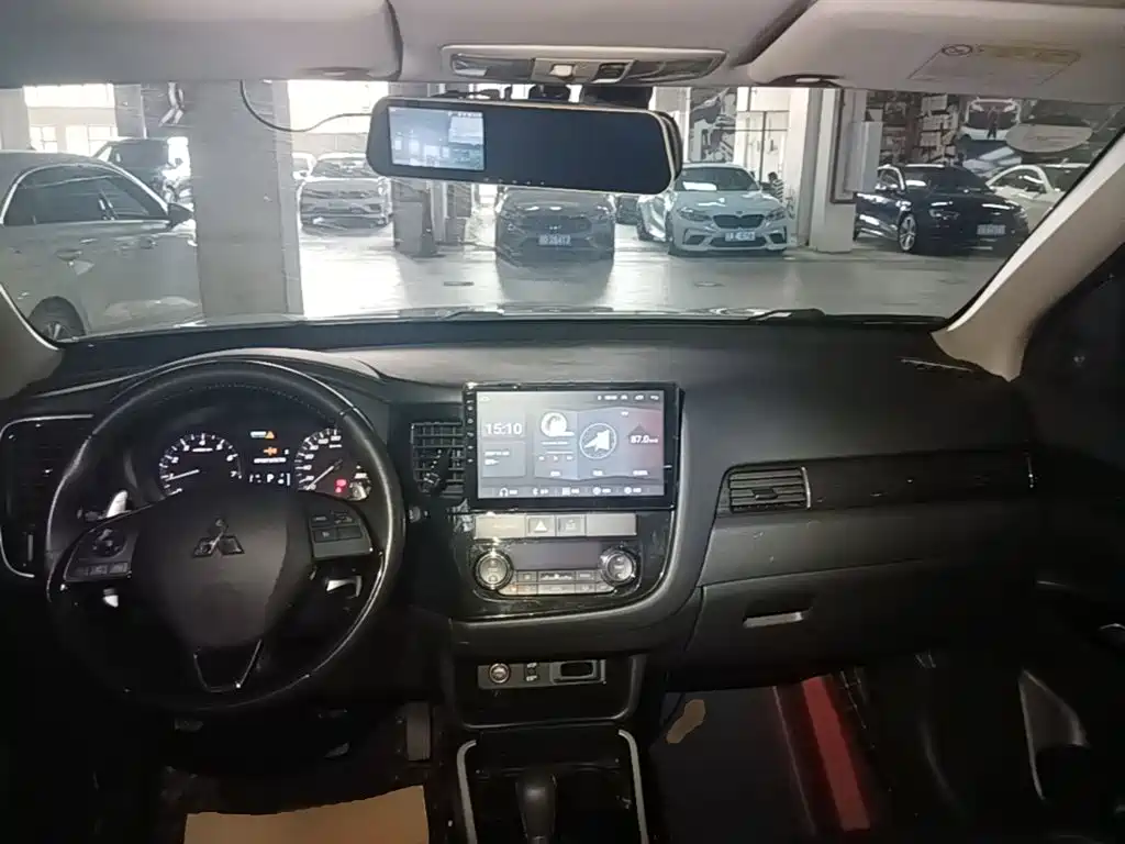 Mitsubishi Outlander 2019 — фото 10