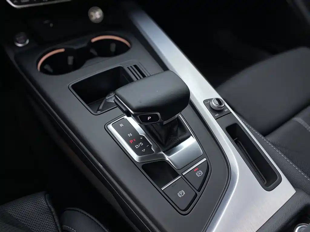 Audi A4L 2022 — фото 17