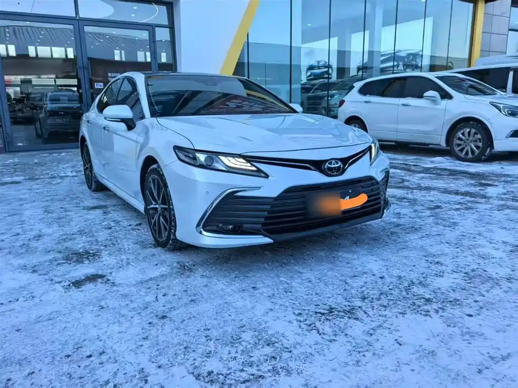 Toyota Camry 2023 — фото 6