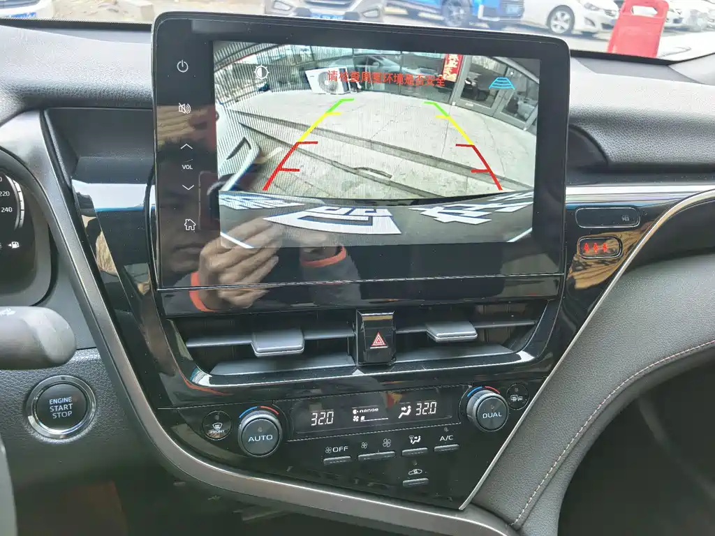 Toyota Camry 2023 — фото 14