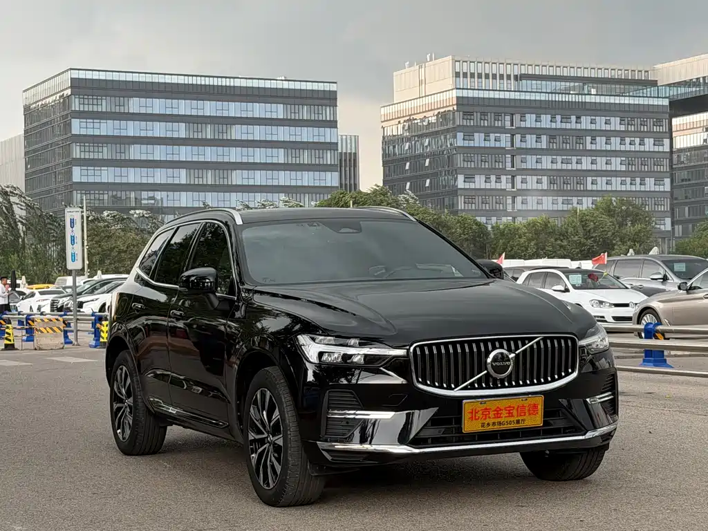 Volvo XC60 2023 — фото 3
