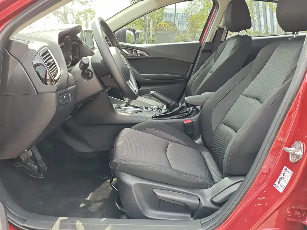 Mazda 3 Axela 2016