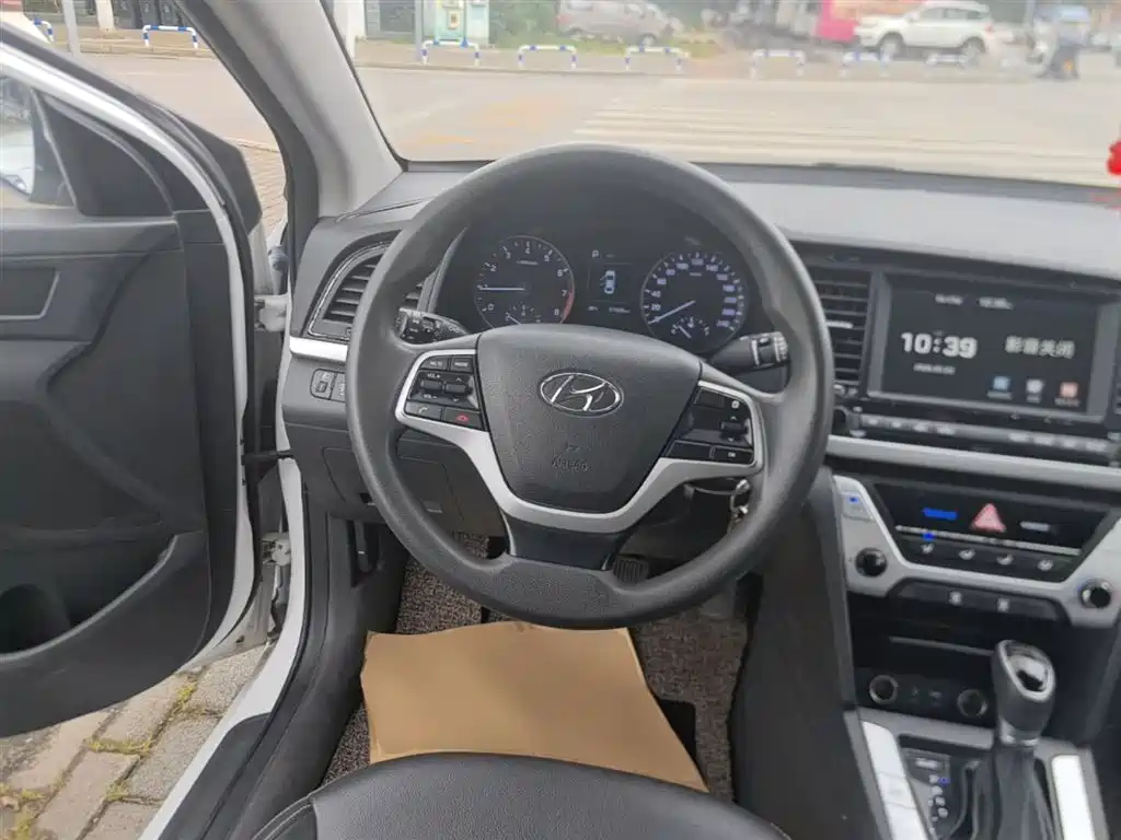 Hyundai Elantra 2016 — фото 11
