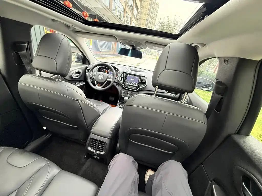 Jeep Cherokee 2020 — фото 15