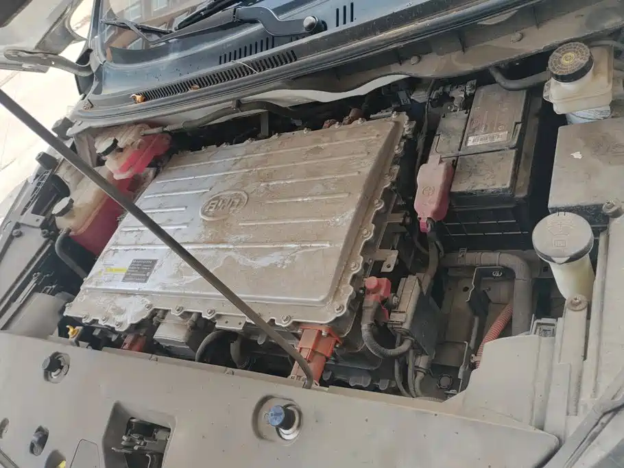 BYD Yuan New Energy 2018 — фото 10