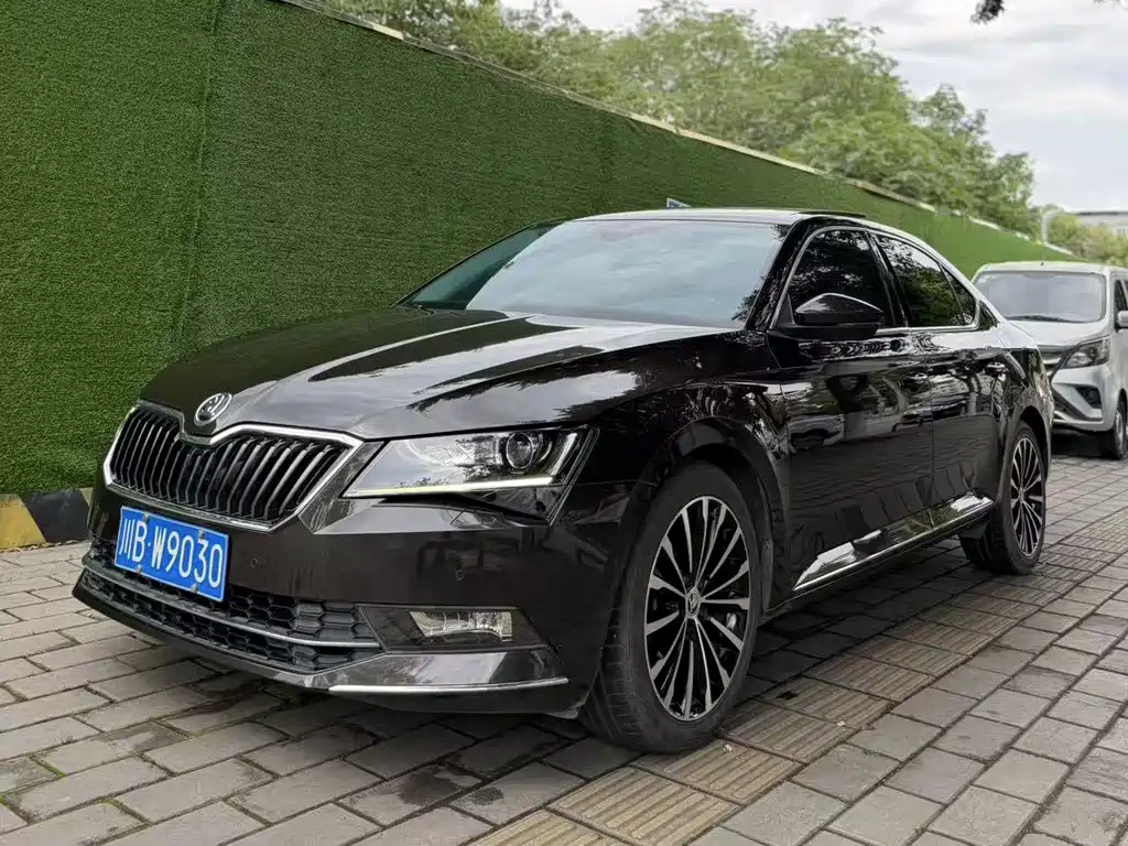 Skoda Superb 2018 — фото 1