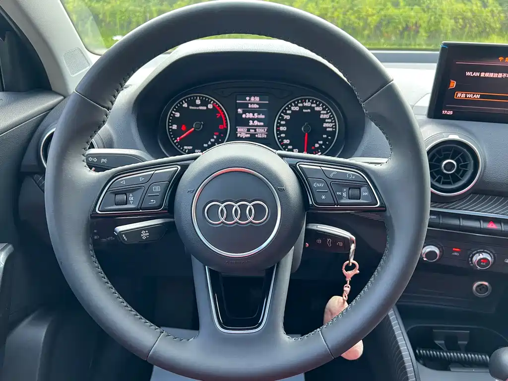 Audi Q2L 2019 — фото 11