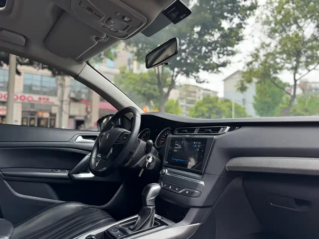 Peugeot 408 2019 — фото 10
