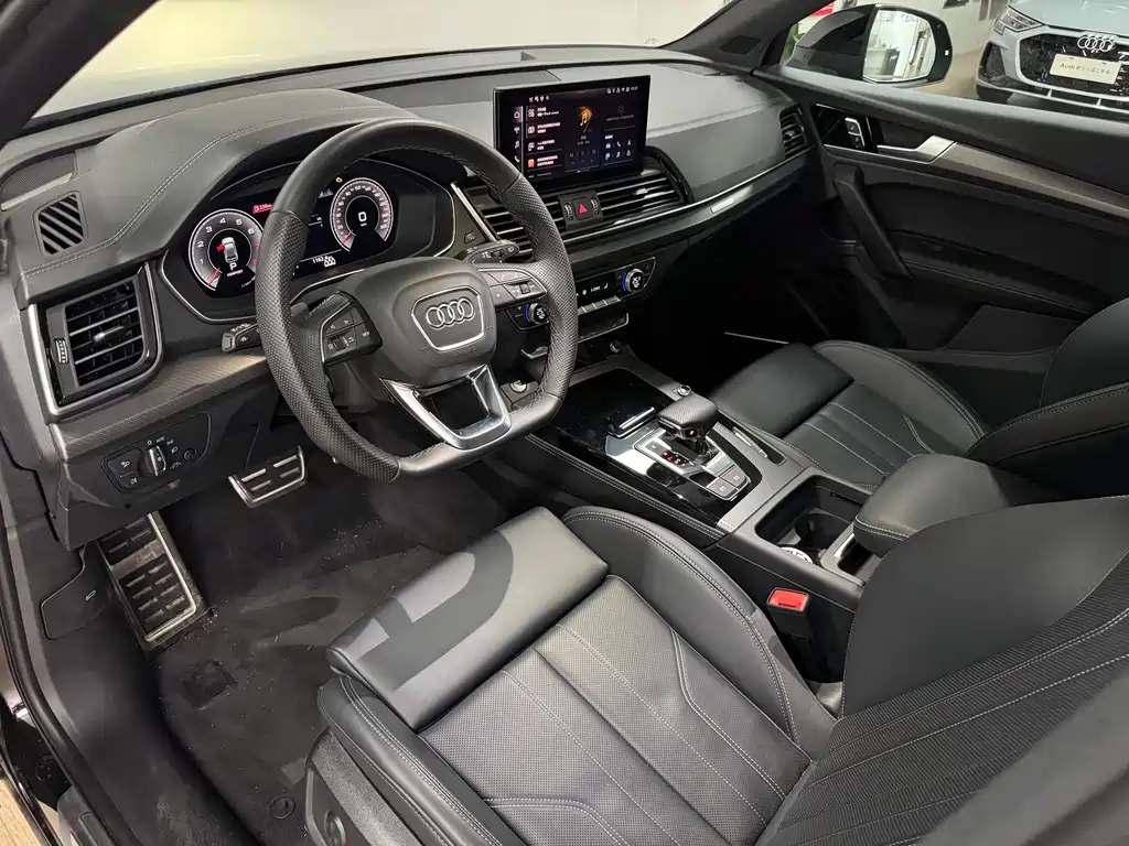 Audi Q5L 2025 — фото 10