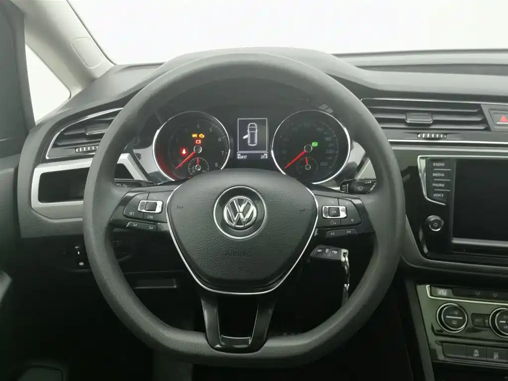 Volkswagen Touran 2018 — фото 11