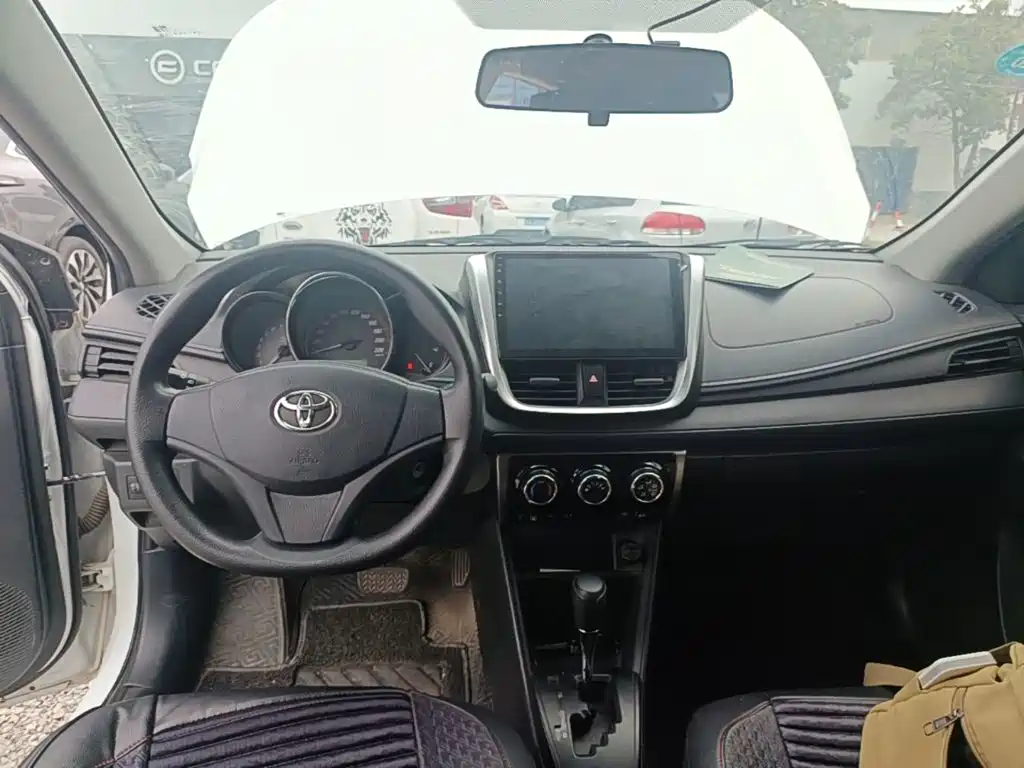 Toyota Yaris L 2019 — фото 10