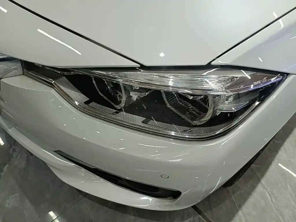 BMW 3 Series 2018 — фото 24