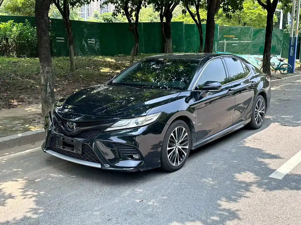 Toyota Camry 2018 — фото 1