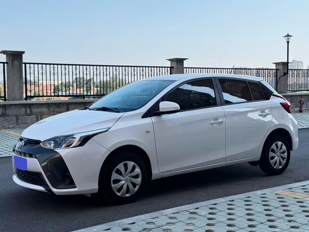 Toyota Yaris L 2017 — фото 2
