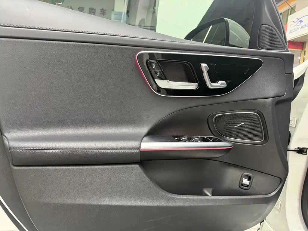 Mercedes-Benz C-Class 2025