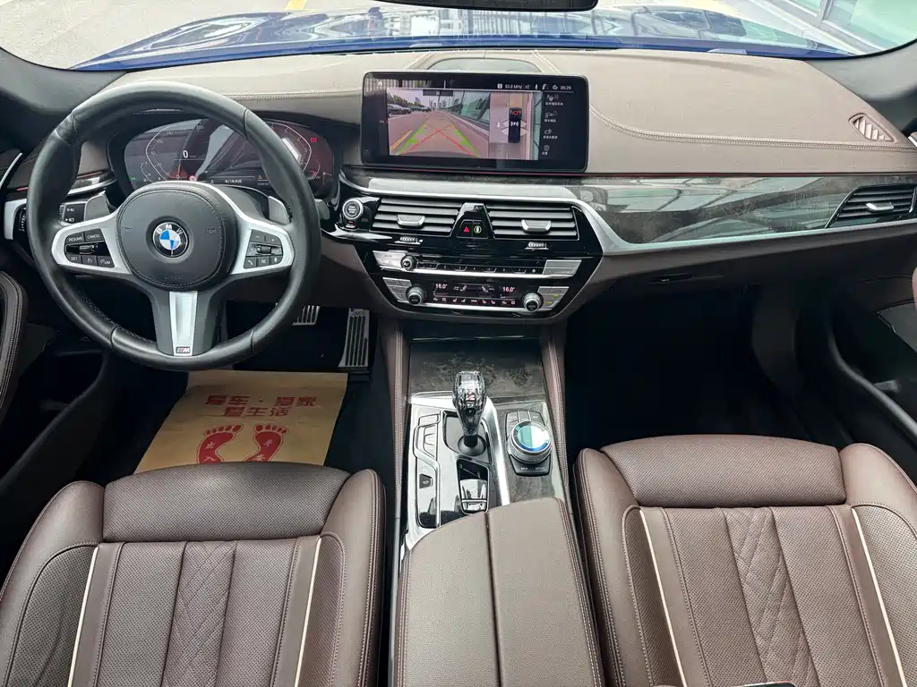 BMW 5 Series 2022 — фото 16