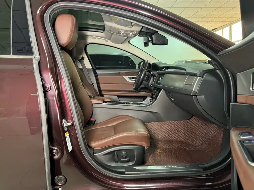 Jaguar XFL 2020 — фото 15