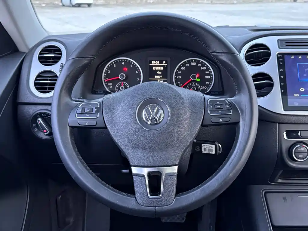 Volkswagen Tiguan 2018 — фото 16