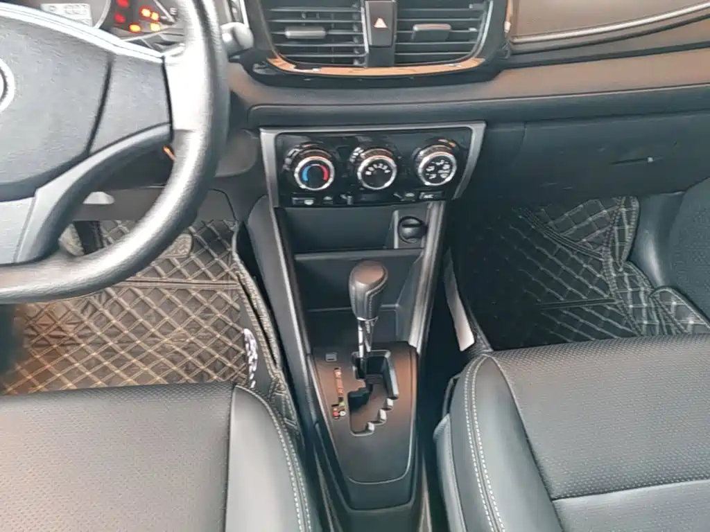 Toyota Yaris L 2020 — фото 14