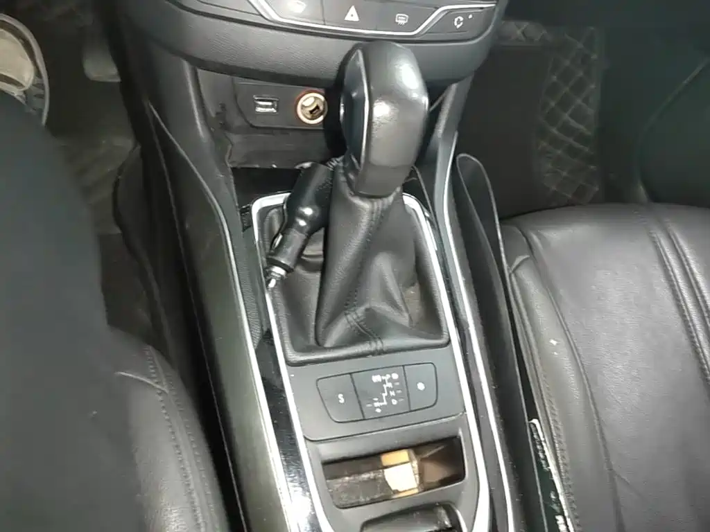 Peugeot 408 2016 — фото 14