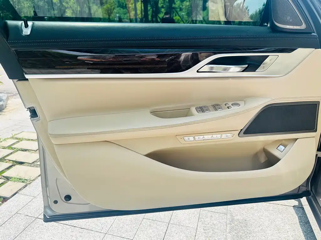 BMW 7 Series 2016 — фото 6
