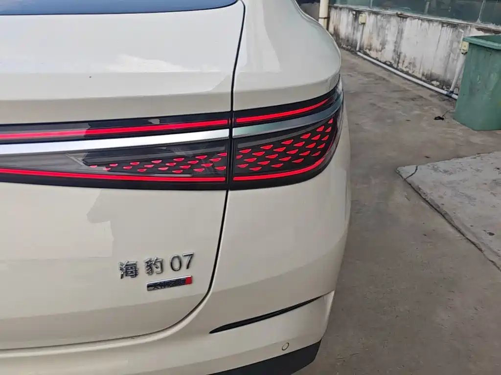 BYD Seal 07 DM-i 2025 — фото 8