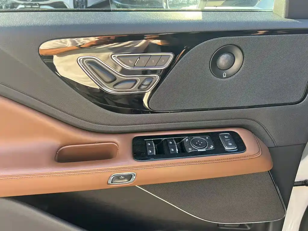 Lincoln Aviator 2021 — фото 11