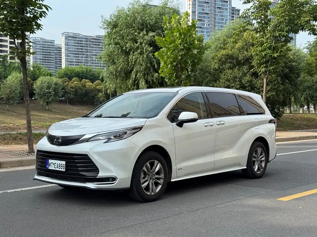 Toyota Sienna 2025