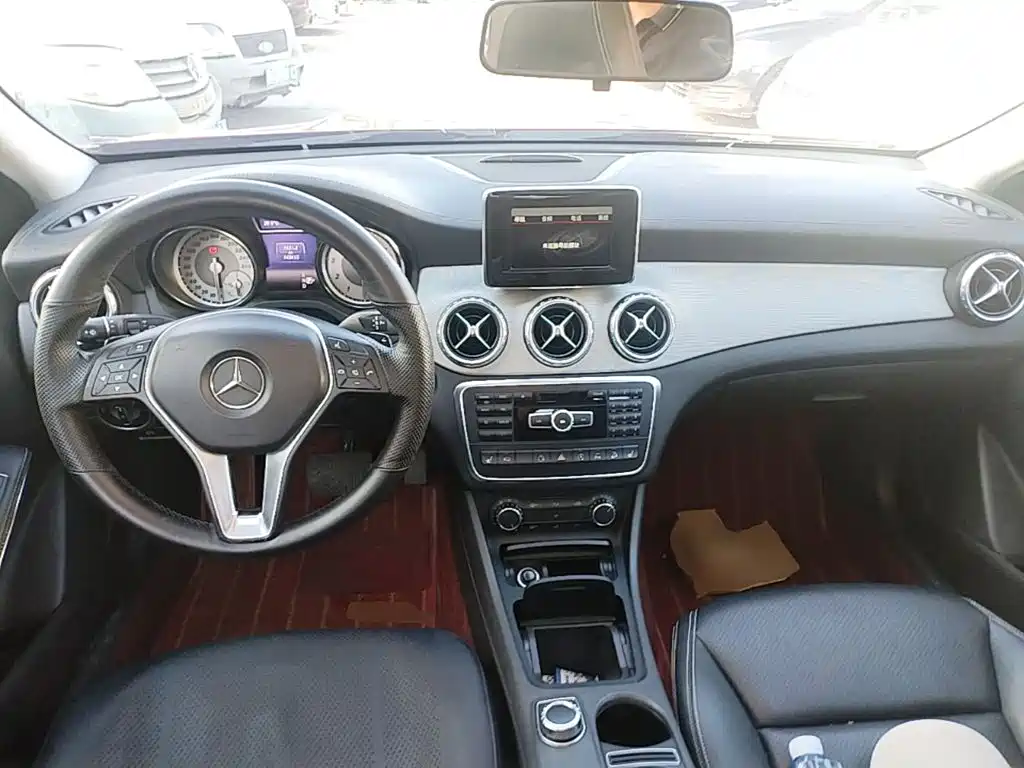 Mercedes-Benz GLA 2015 — фото 10