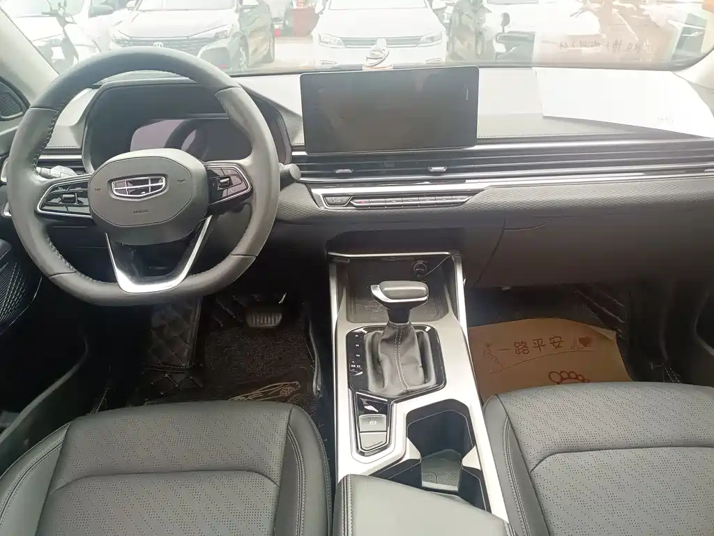 Geely Emgrand 2023