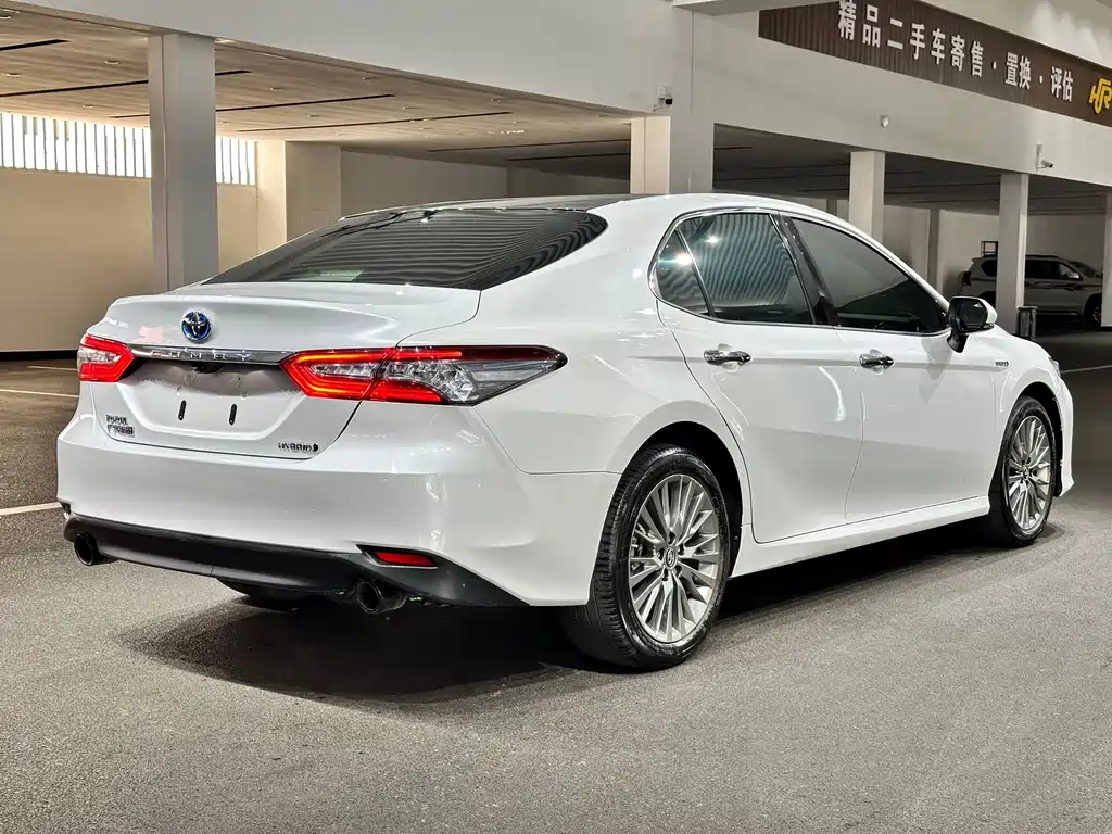Toyota Camry 2020 — фото 6
