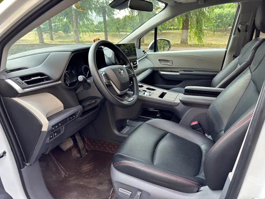 Toyota Sienna 2025