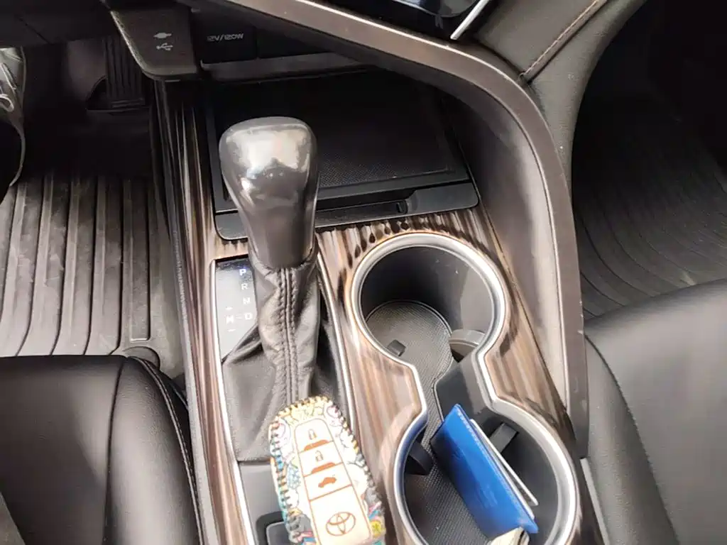 Toyota Camry 2019 — фото 14