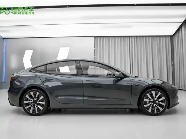 Tesla Model 3 2024
