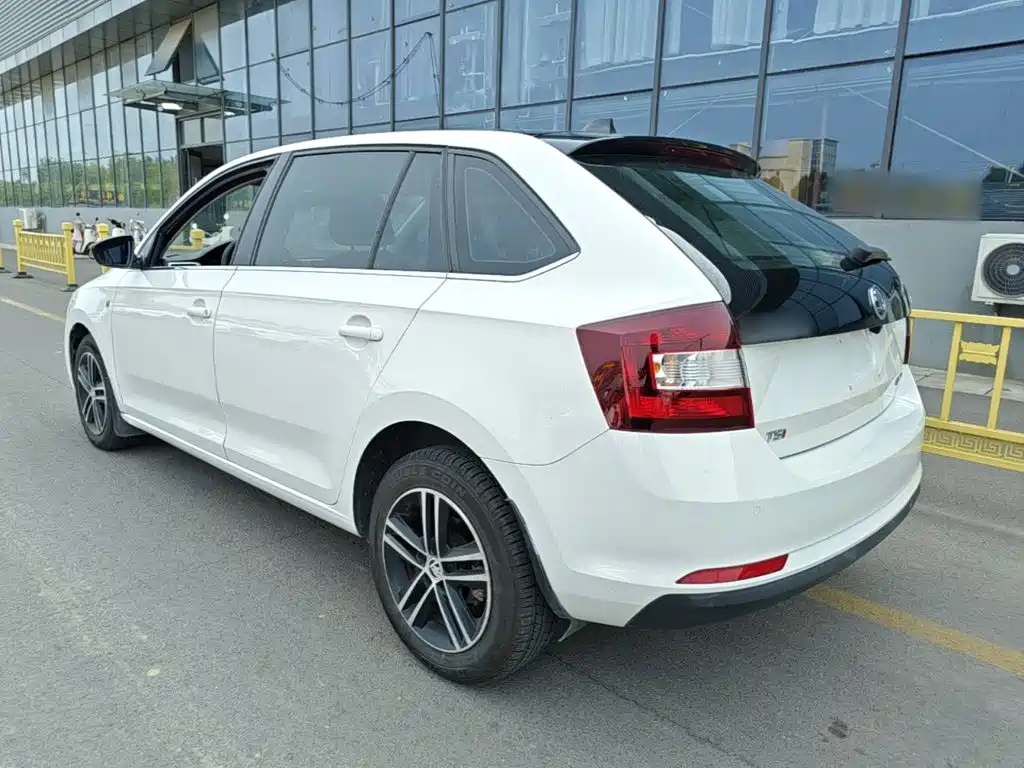 Skoda Rapid Spaceback 2015