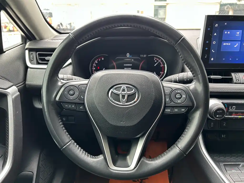 Toyota RAV4 2023 — фото 13