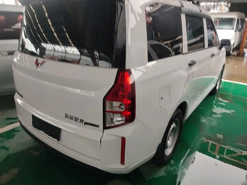Wuling Hongguang PLUS 2023 — фото 8