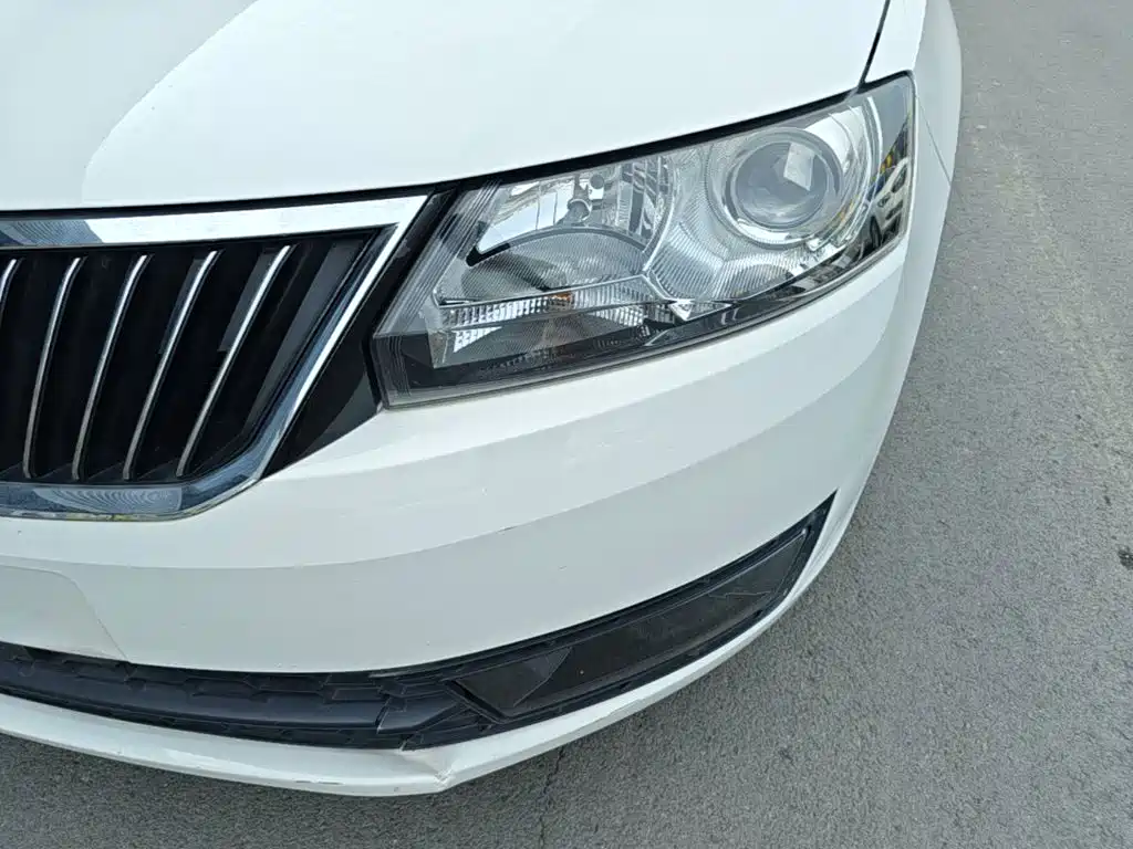 Skoda Rapid Spaceback 2015 — фото 24