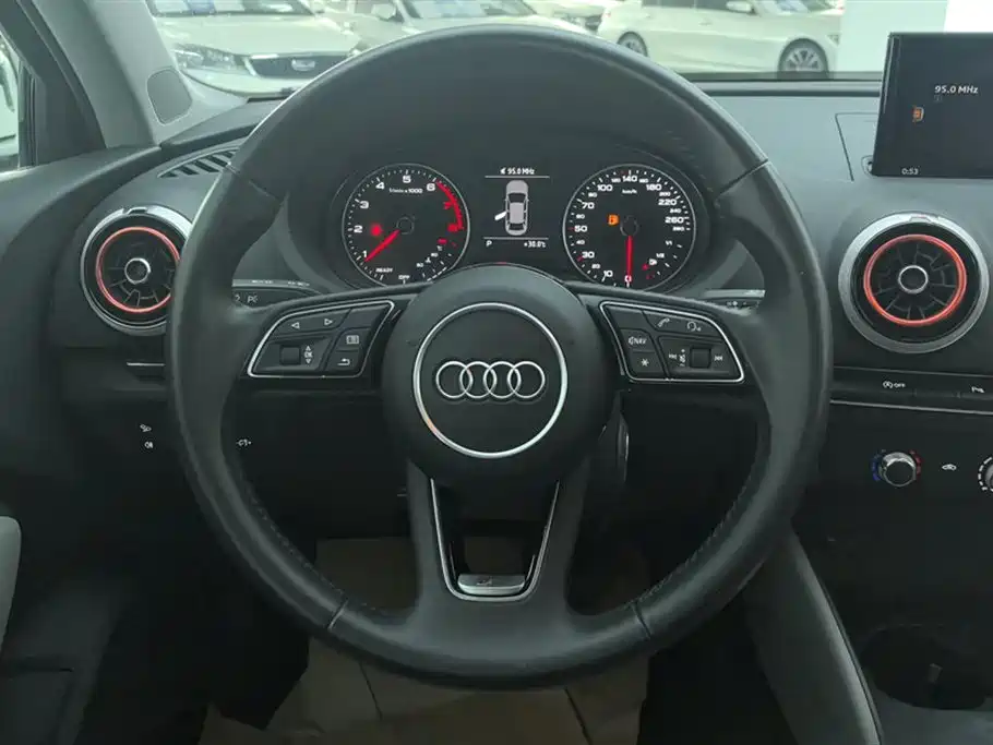 Audi A3 2019 — фото 15
