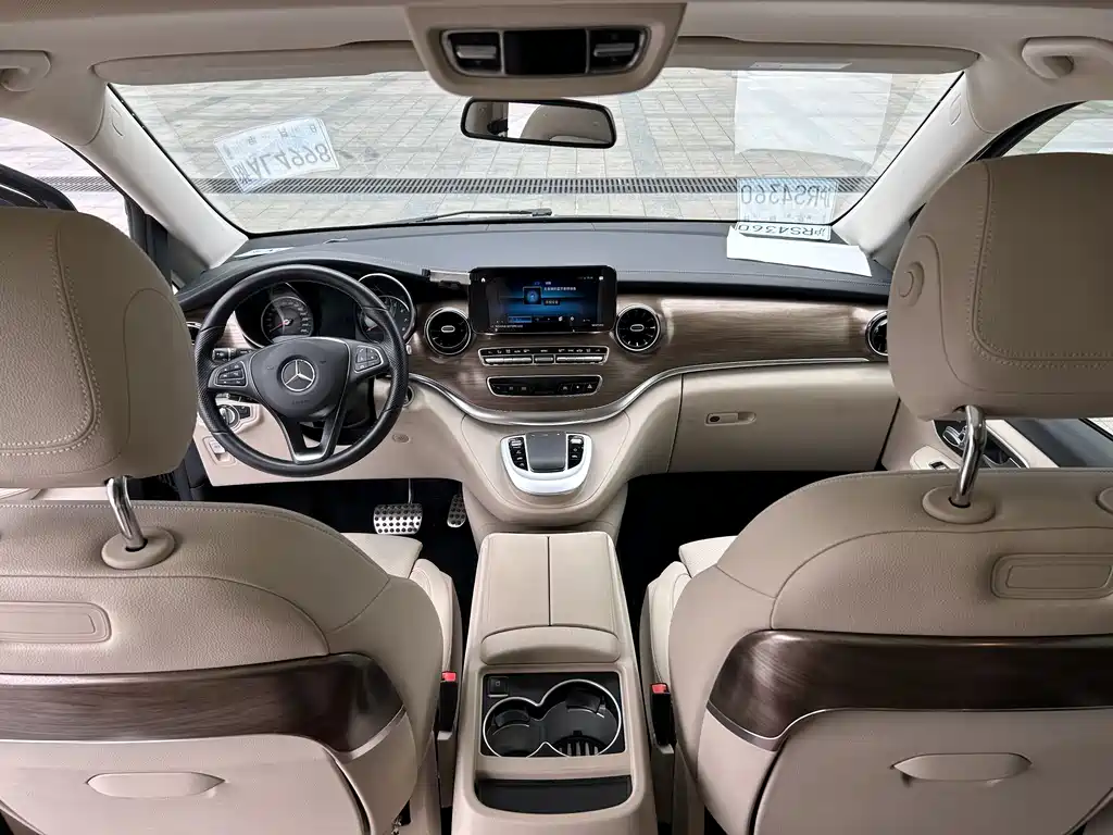 Mercedes-Benz V-Class 2023 — фото 11