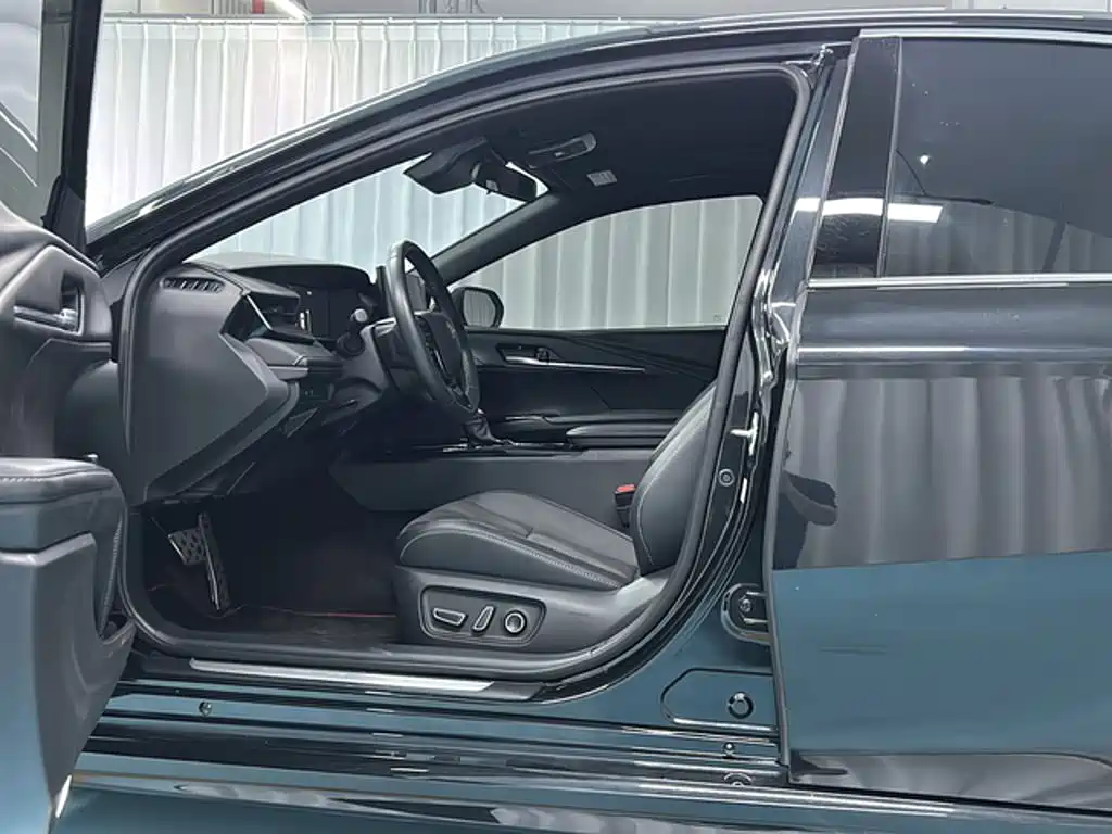 Toyota Camry 2025 — фото 13