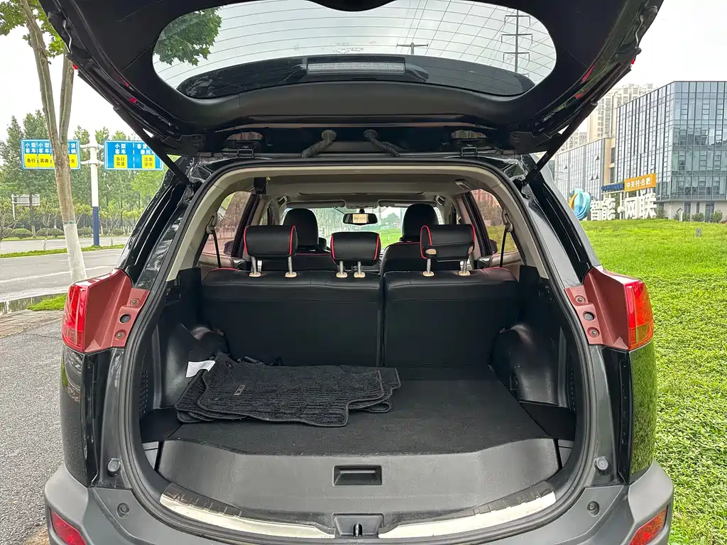 Toyota RAV4 2015 — фото 6
