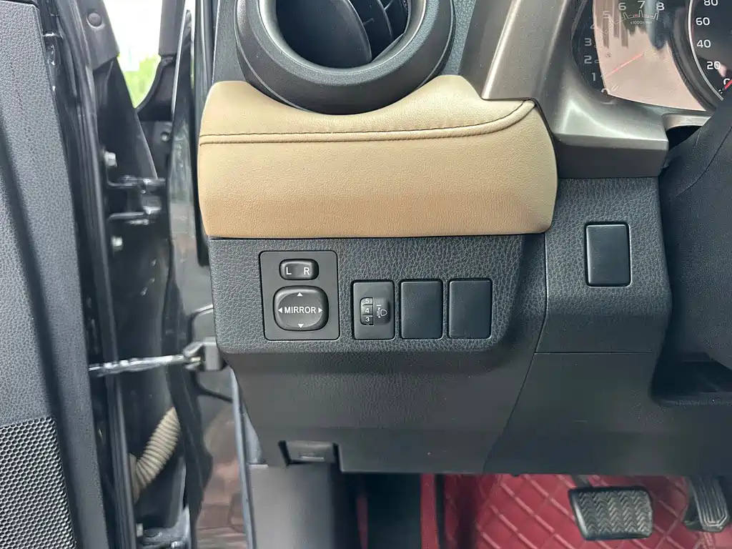 Toyota RAV4 2015 — фото 11