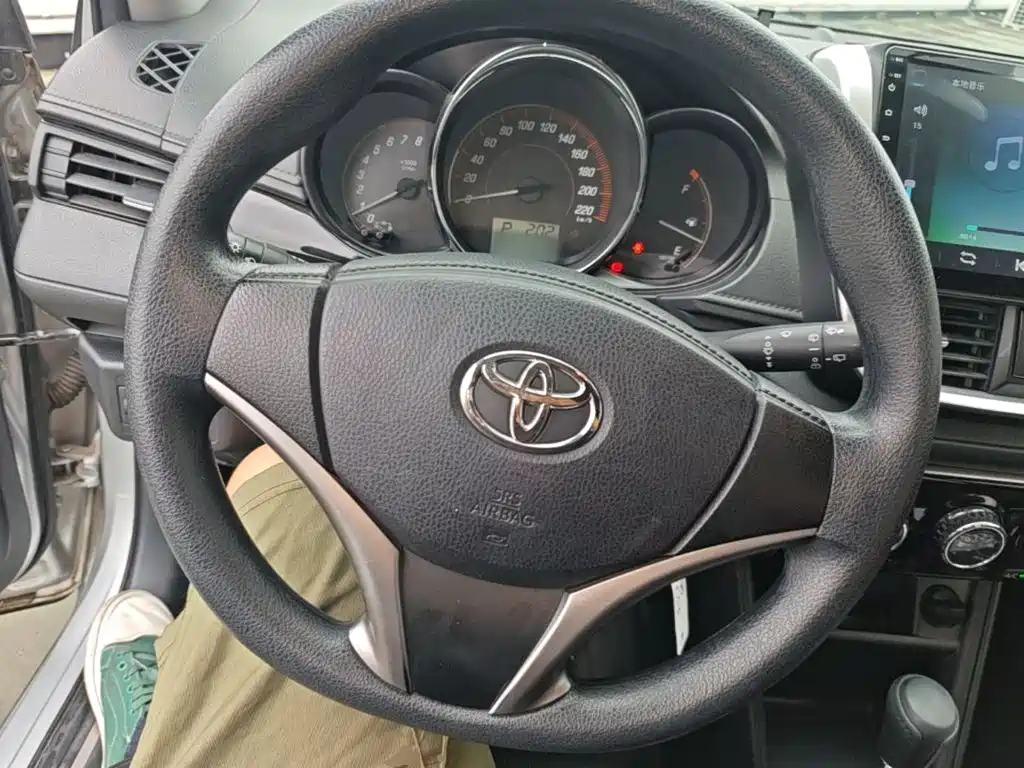 Toyota Yaris L 2020 — фото 11